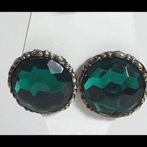 Vintage emerald green color earrings